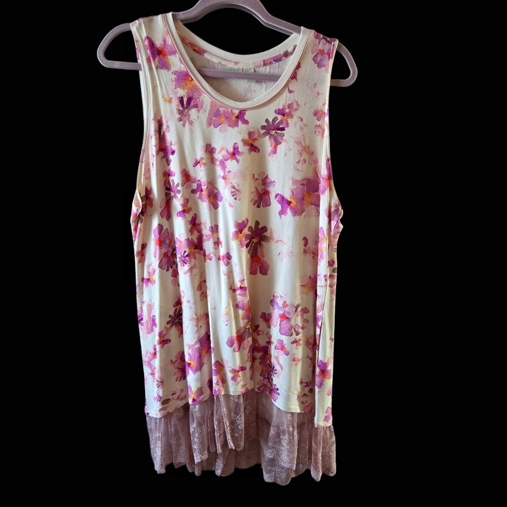LOGO Floral Sleeveless long Top with Lace Hem. Size LG.